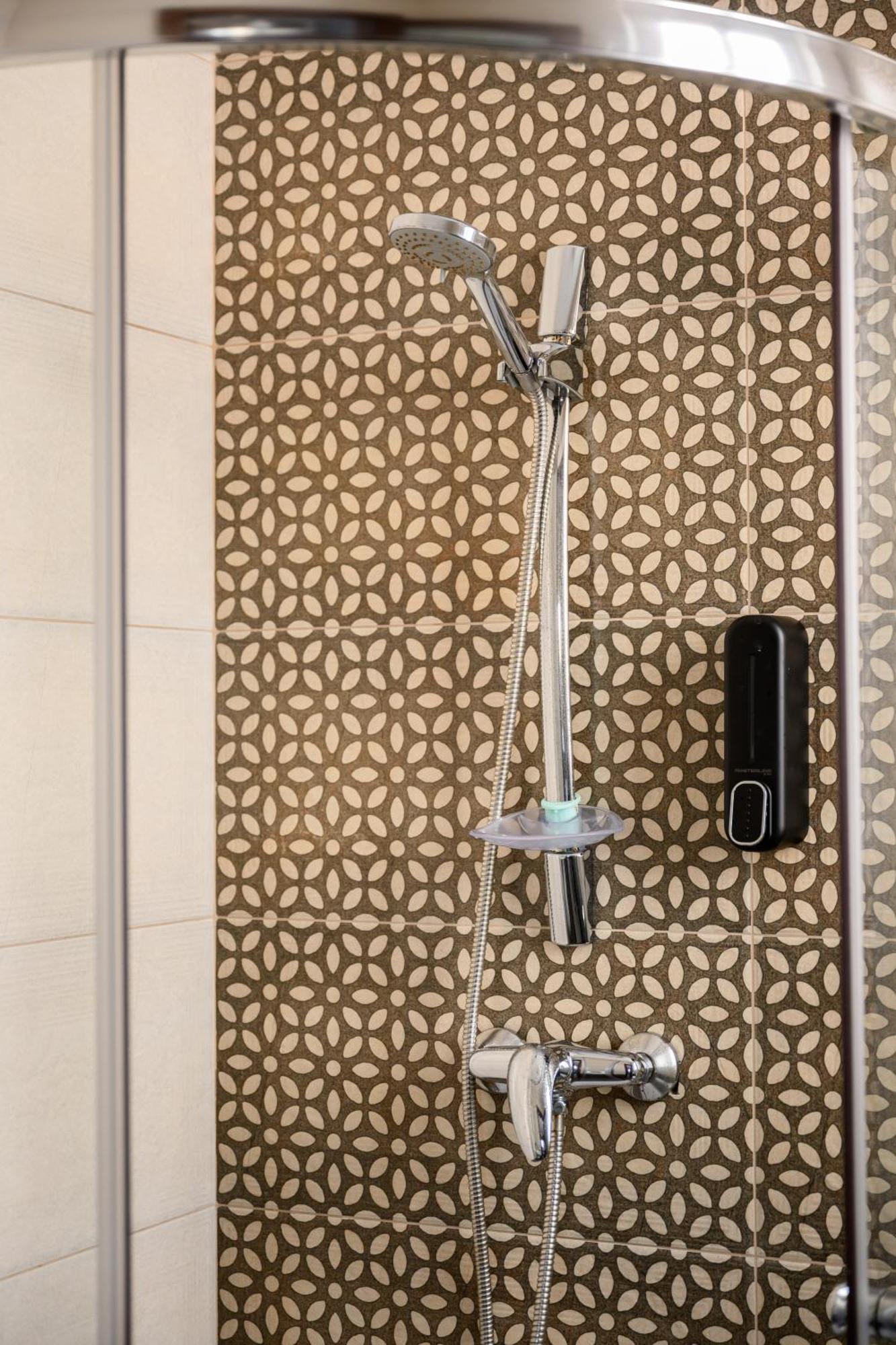 F9 Room 1, Private Double Room With Private Bathroom In Shared Flat Msida Exterior photo