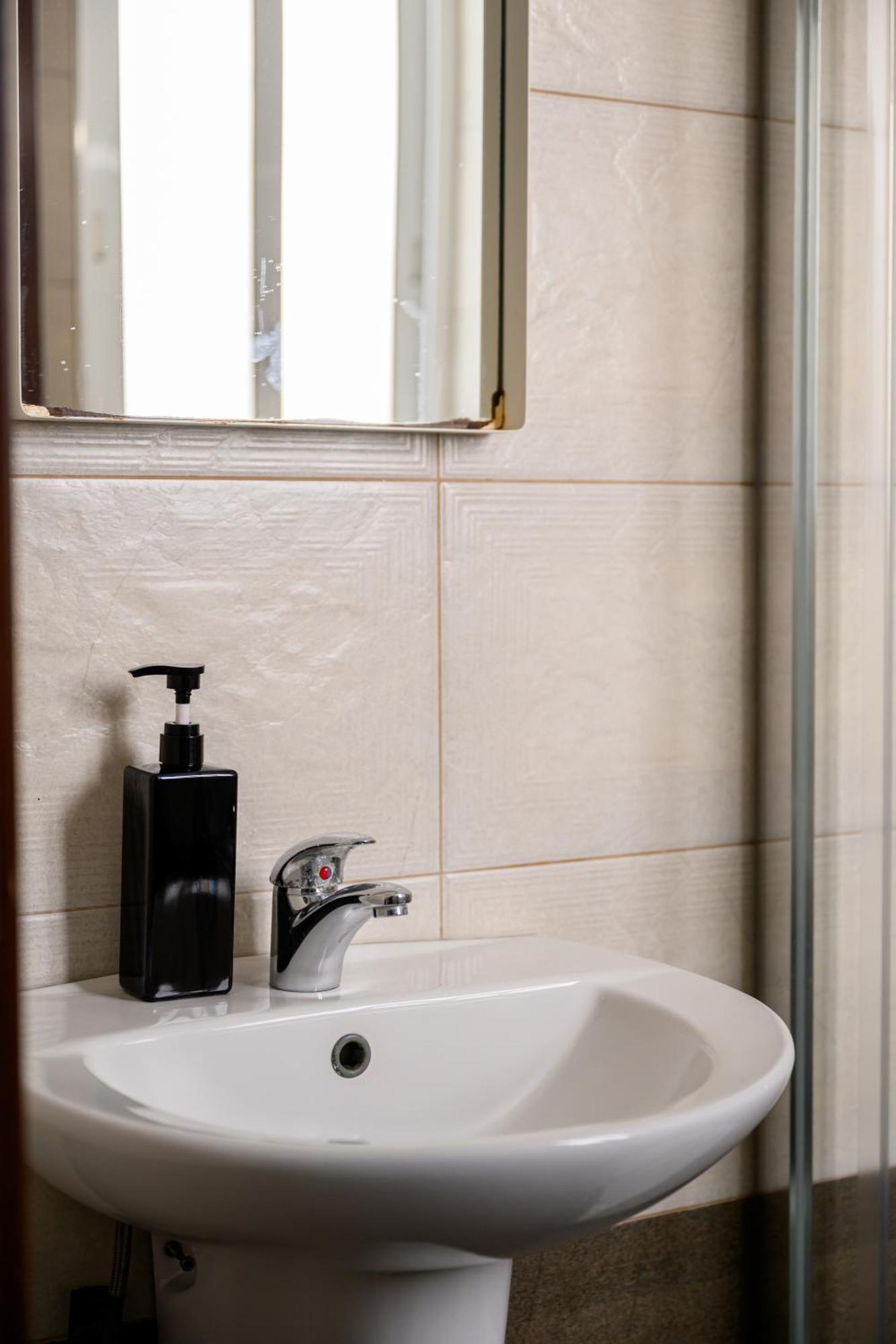 F9 Room 1, Private Double Room With Private Bathroom In Shared Flat Msida Exterior photo