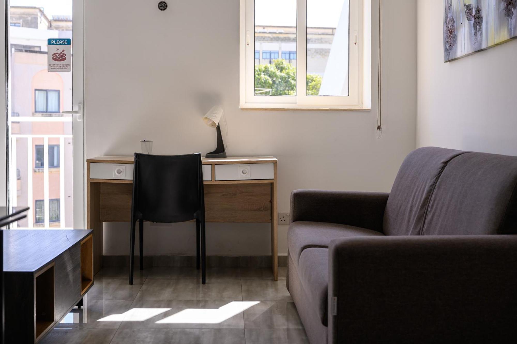 F9 Room 1, Private Double Room With Private Bathroom In Shared Flat Msida Exterior photo