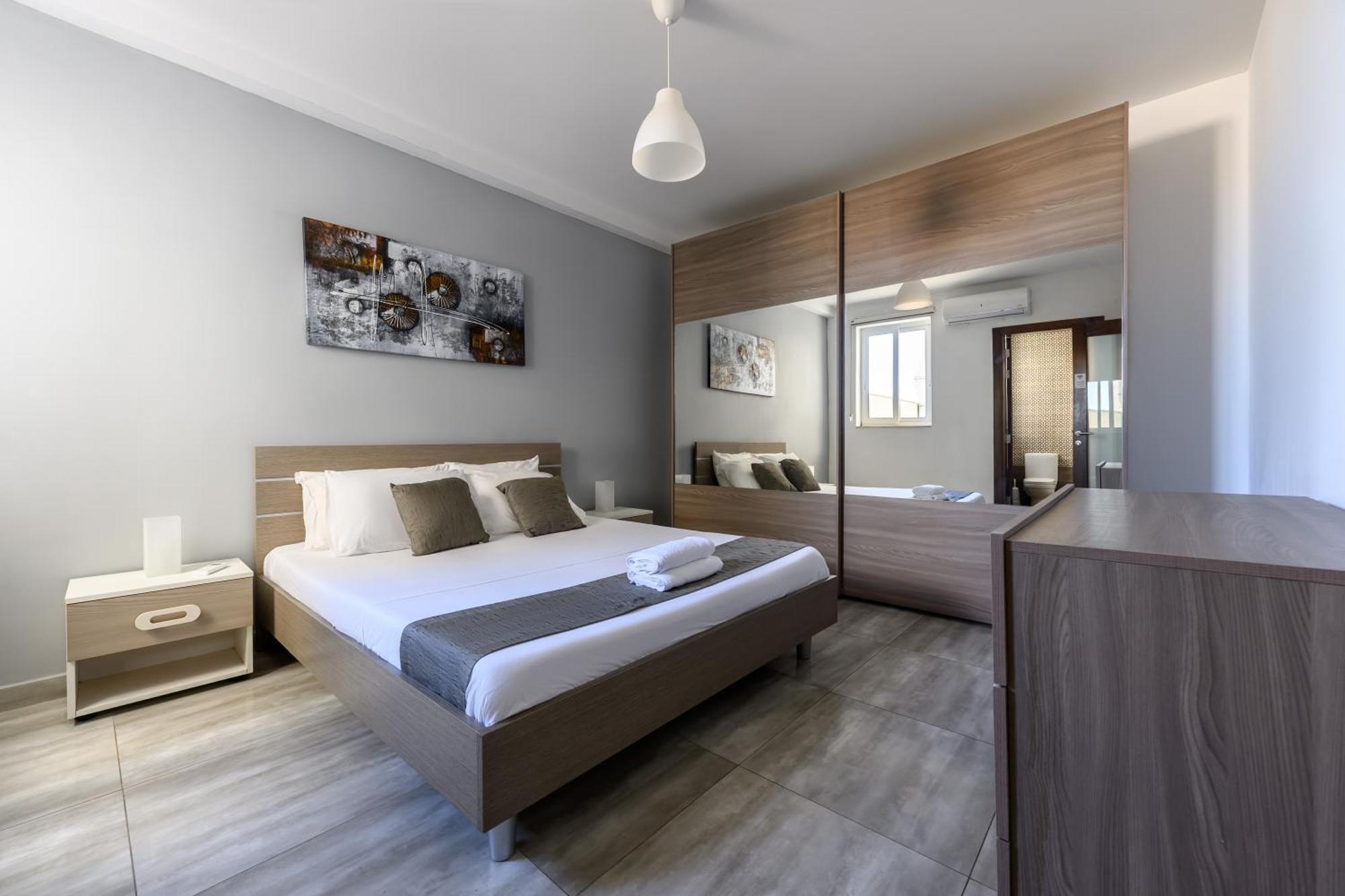 F9 Room 1, Private Double Room With Private Bathroom In Shared Flat Msida Exterior photo